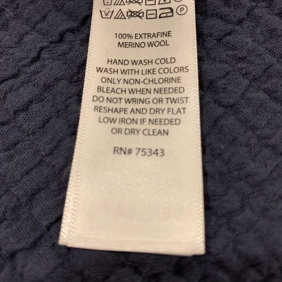 Merino wool short-sleeved turtleneck sweater - Picture 3 of 3